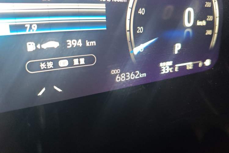 Used Toyota Camry 2023 2.5G Luxury Edition Odometer Close Up