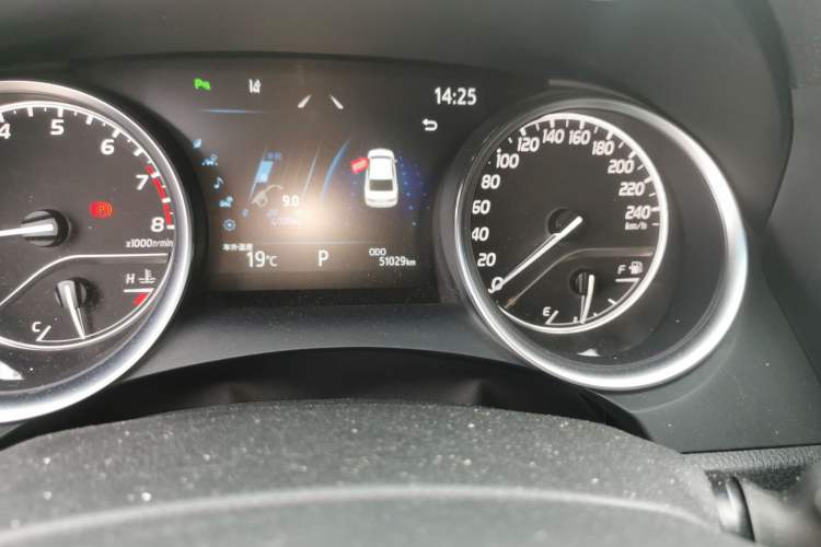 Used Toyota Camry 2023 2.0G Luxury Edition Odometer Close Up