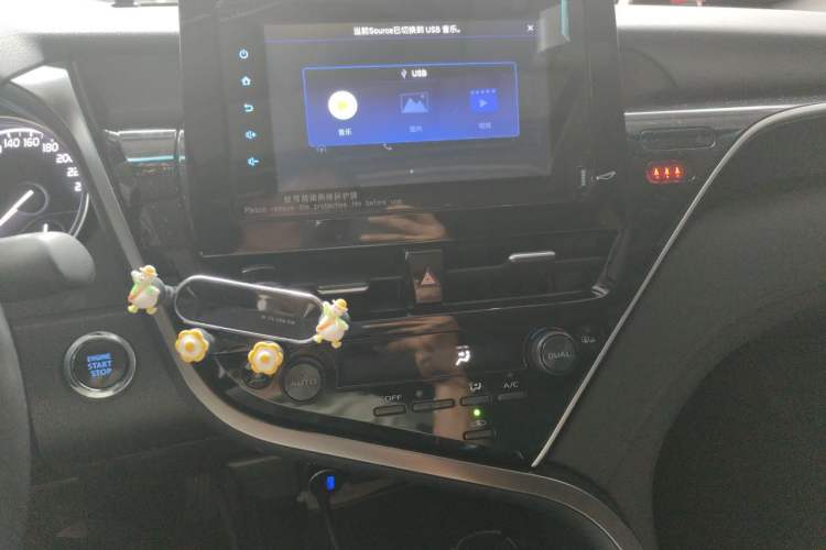 Used Toyota Camry 2023 2.0GVP Premier Edition Audio And AC Panel