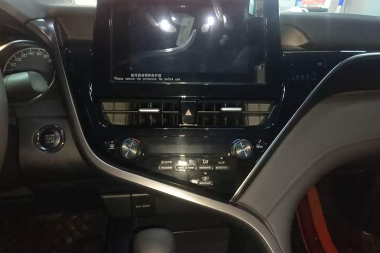 Used Toyota Camry 2023 2.0GVP Premier Edition Audio And AC Panel