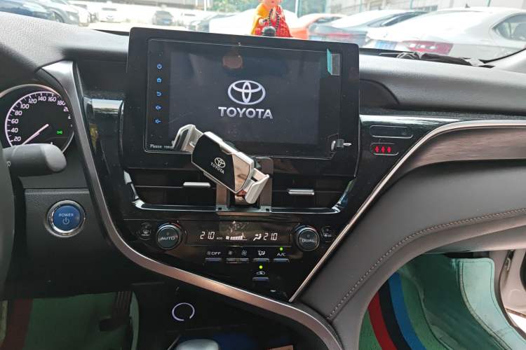 Used Toyota Camry 2023 Dual-Motor 2.5 HGVP Leading Edition Audio And AC Panel