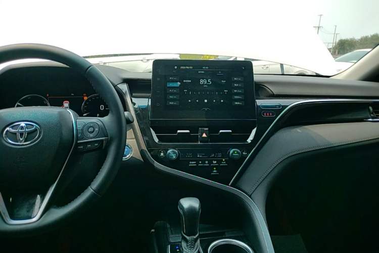 Used Toyota Camry 2023 Dual-Motor 2.5HG Luxury Edition Audio And AC Panel