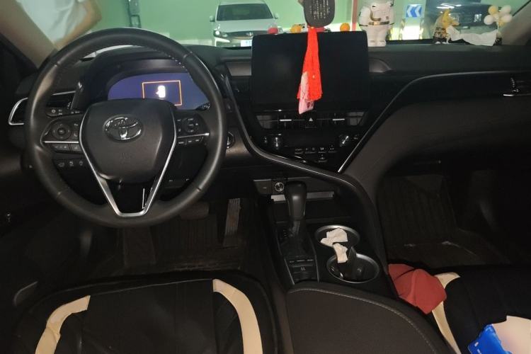 Used Toyota Camry 2023 2.5G Luxury Edition Center Console