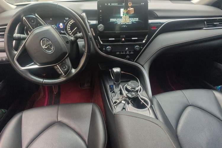 Used Toyota Camry 2023 2.0G Luxury Edition Center Console