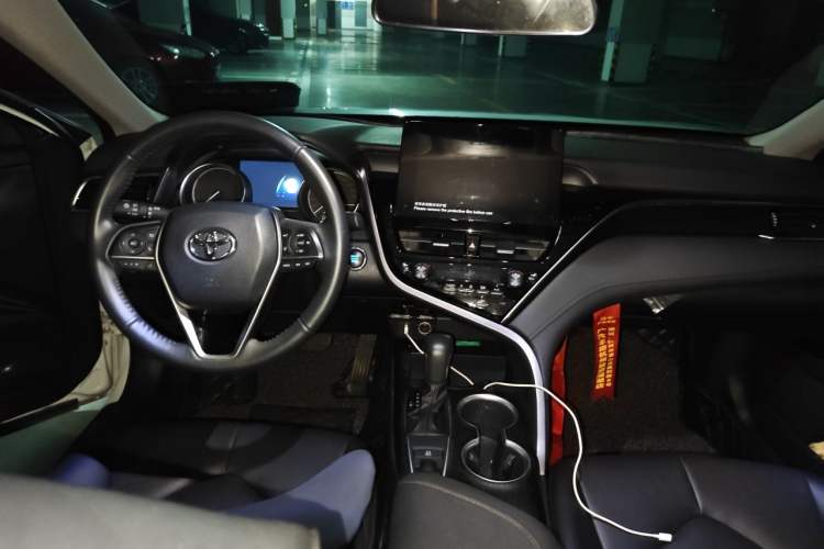 Used Toyota Camry 2023 2.0G Luxury Edition Center Console