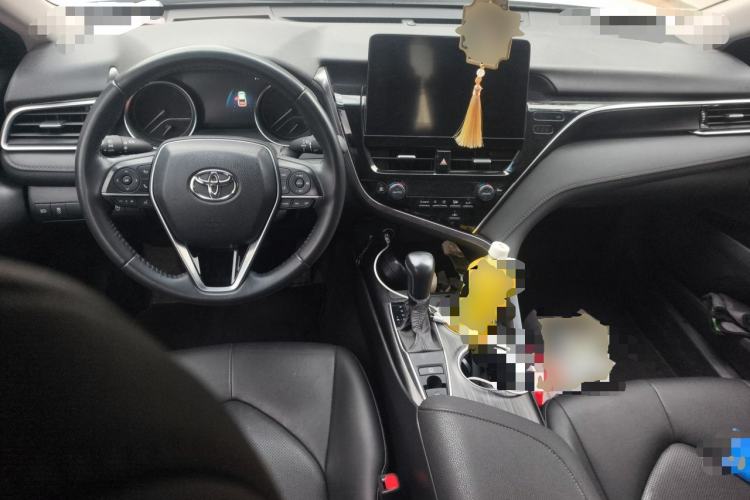 Used Toyota Camry 2023 2.0G Luxury Edition Center Console