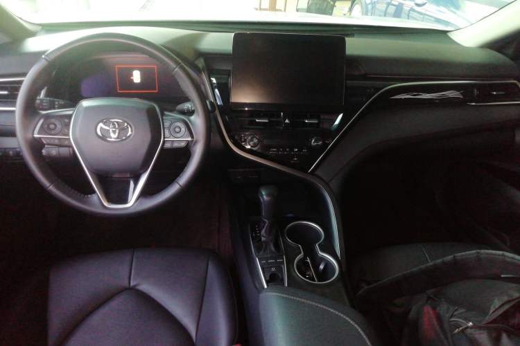 Used Toyota Camry 2023 2.5G Luxury Edition Center Console
