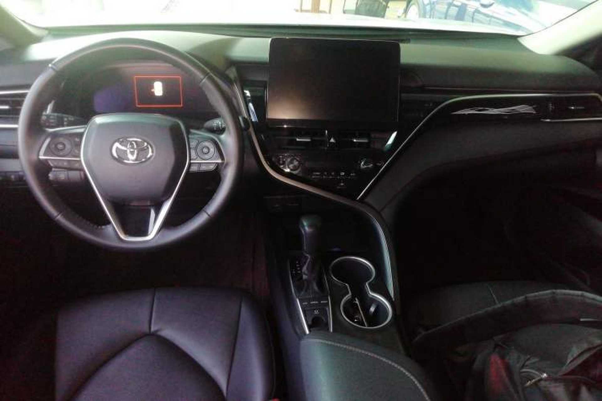 Used Toyota Camry 2023 2.5G Luxury Edition Center Console