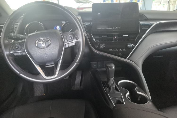 Used Toyota Camry 2023 2.0G Luxury Edition Center Console