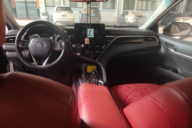 Used Toyota Camry 2023 2.0G Luxury Edition Center Console