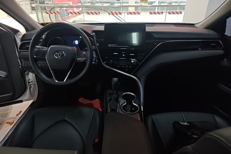 Used Toyota Camry 2023 2.0G Luxury Edition Center Console