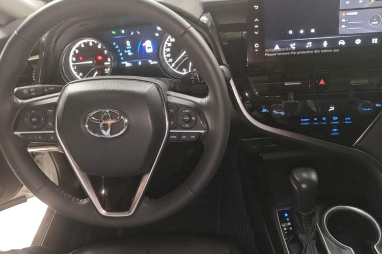 Used Toyota Camry 2023 2.0G Luxury Edition Center Console