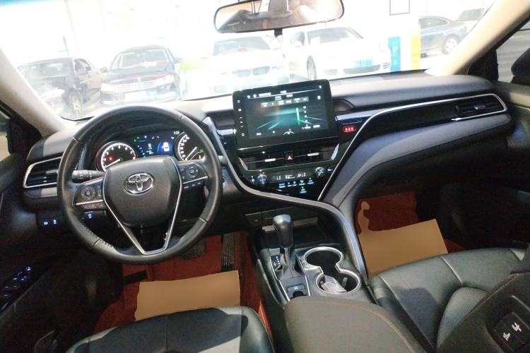 Used Toyota Camry 2023 2.0G Luxury Edition Center Console