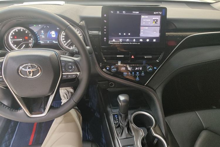 Used Toyota Camry 2023 2.0G Luxury Edition Center Console