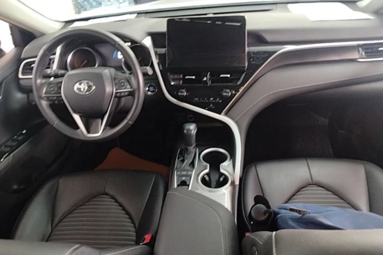 Used Toyota Camry 2023 2.0S Knight Edition Center Console