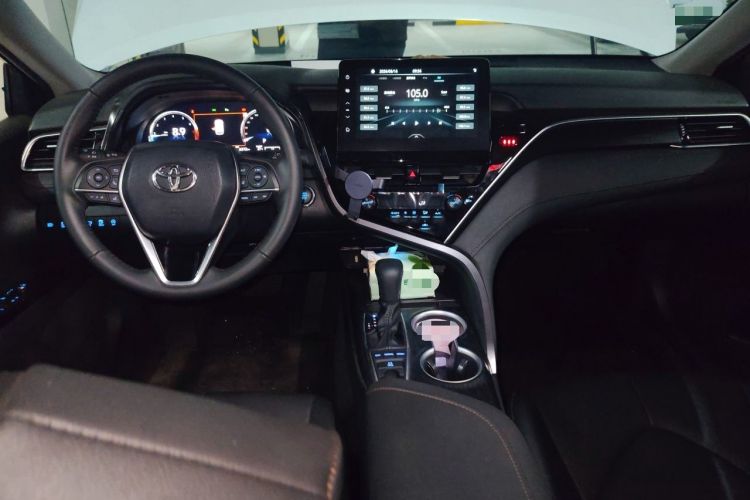 Used Toyota Camry 2023 2.5G Luxury Edition Center Console