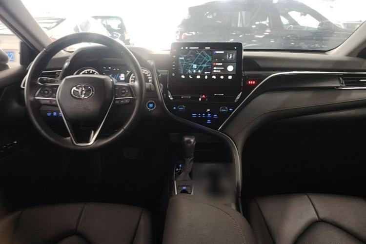 Used Toyota Camry 2023 2.0G Luxury Edition Center Console