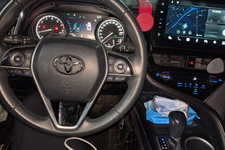 Used Toyota Camry 2023 2.0G Luxury Edition Center Console