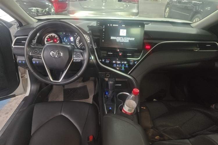 Used Toyota Camry 2023 2.0G Luxury Edition Center Console