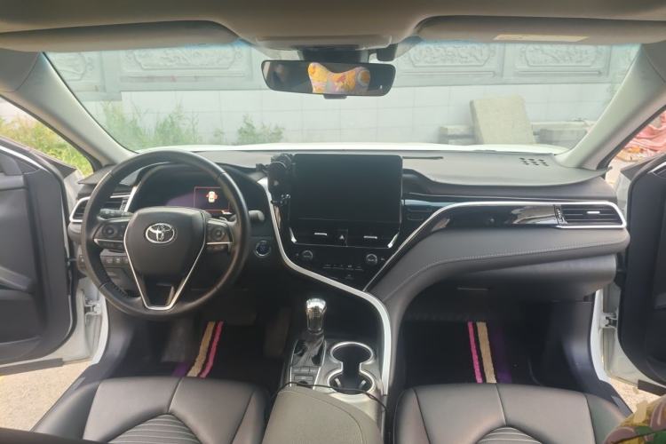 Used Toyota Camry 2023 2.5S Knight Edition Center Console