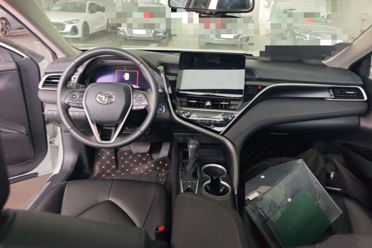 Used Toyota Camry 2023 2.5G Luxury Edition Center Console