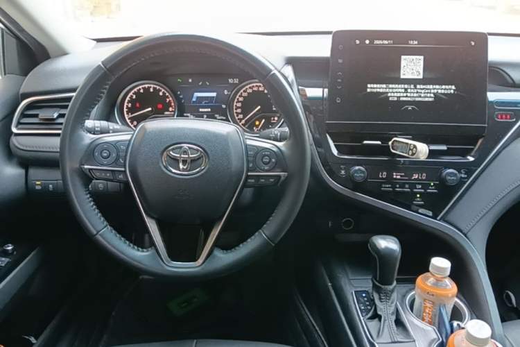 Used Toyota Camry 2023 2.0G Luxury Edition Center Console