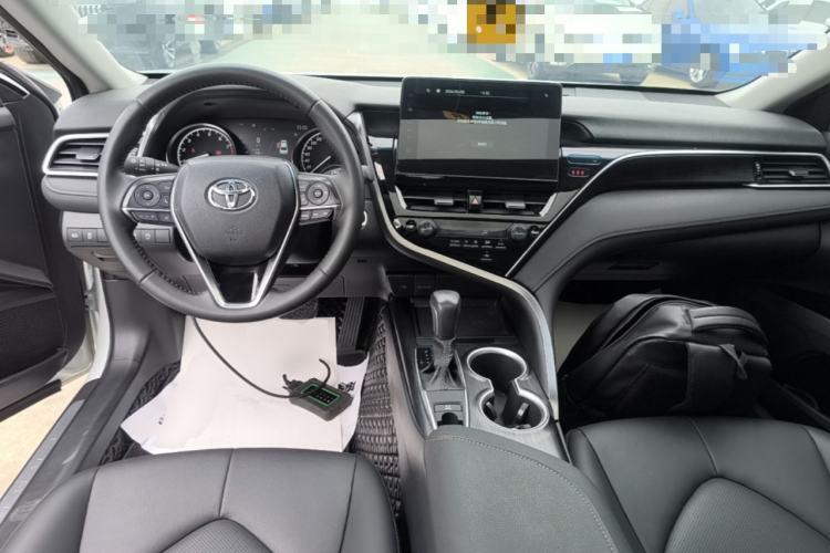 Used Toyota Camry 2023 2.0G Luxury Edition Center Console