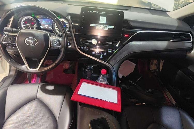 Used Toyota Camry 2023 2.0G Luxury Edition Center Console