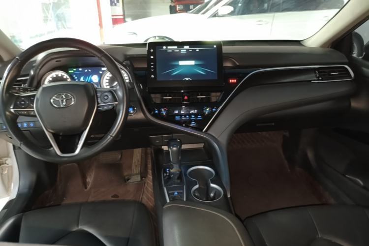 Used Toyota Camry 2023 2.0G Luxury Edition Center Console