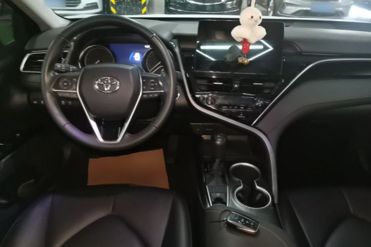 Used Toyota Camry 2023 2.0G Luxury Edition Center Console