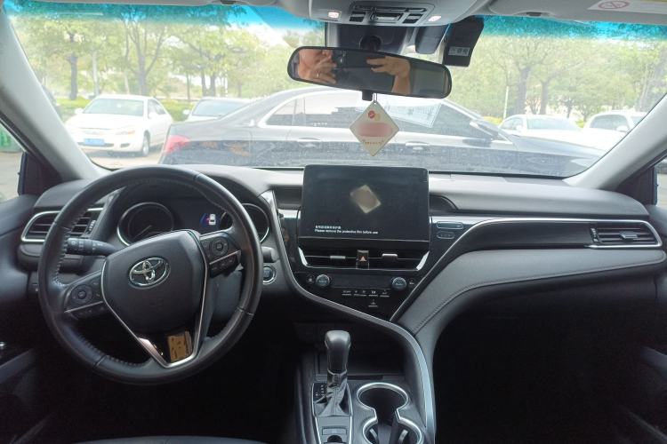 Used Toyota Camry 2023 2.0G Luxury Edition Center Console