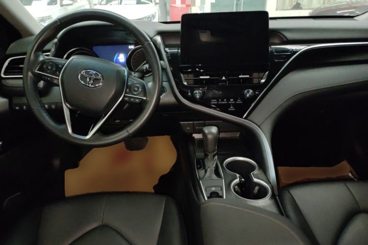 Used Toyota Camry 2023 2.0G Luxury Edition Center Console