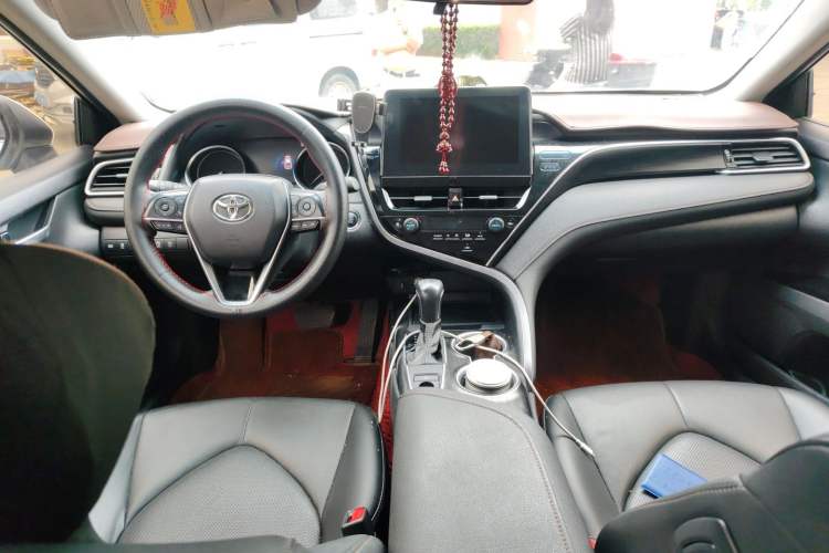 Used Toyota Camry 2023 2.0G Luxury Edition Center Console