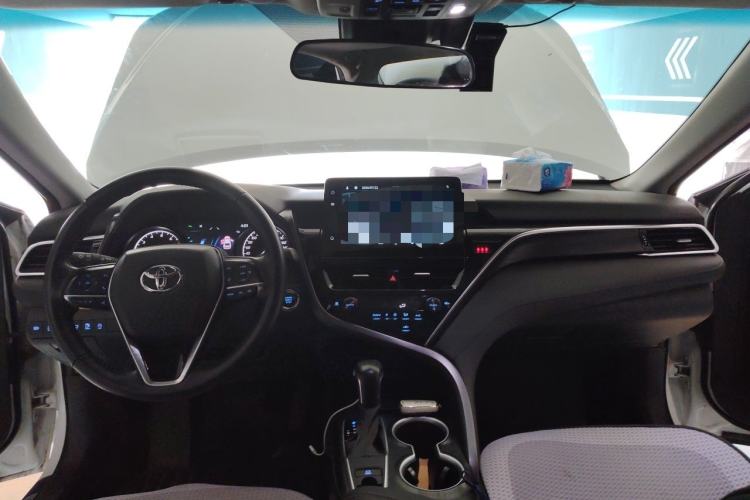 Used Toyota Camry 2023 2.0G Luxury Edition Center Console