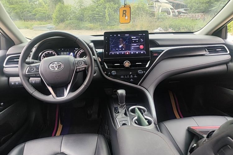 Used Toyota Camry 2023 2.0G Luxury Edition Center Console