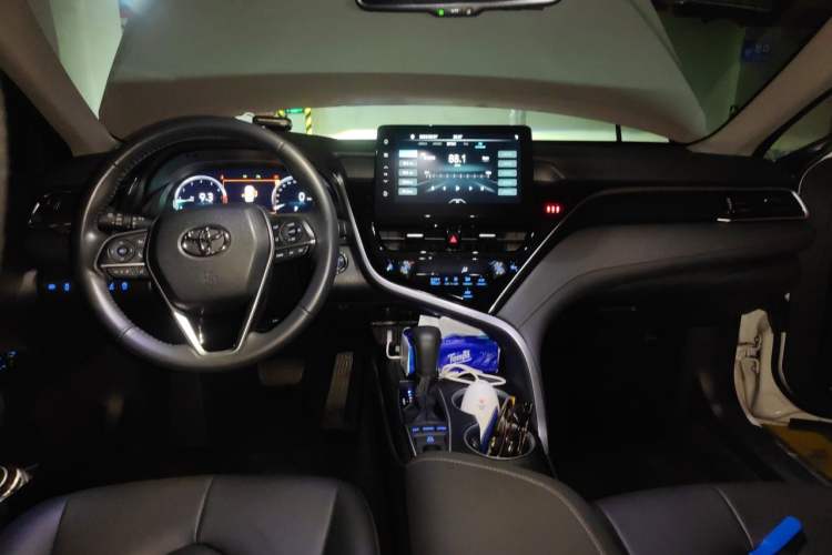 Used Toyota Camry 2023 2.5G Luxury Edition Center Console