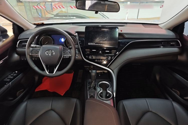 Used Toyota Camry 2023 2.0G Luxury Edition Center Console