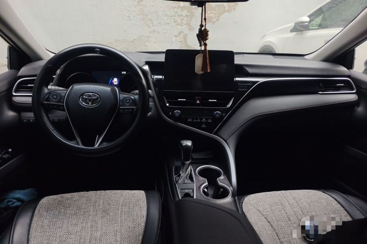 Used Toyota Camry 2023 2.0G Luxury Edition Center Console