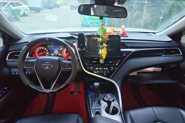 Used Toyota Camry 2023 2.0S Knight Edition Center Console