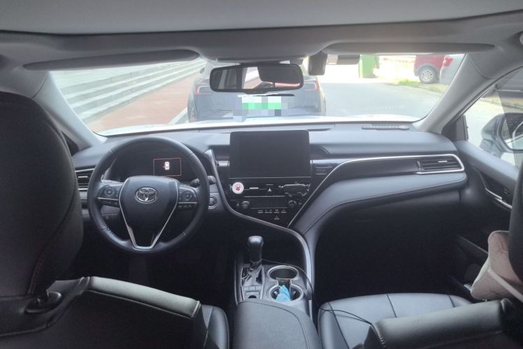 Used Toyota Camry 2023 2.5G Luxury Edition Center Console