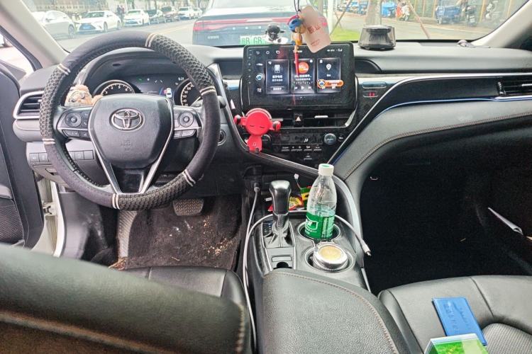 Used Toyota Camry 2023 2.0G Luxury Edition Center Console