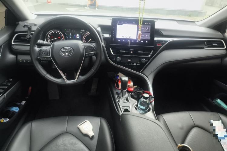 Used Toyota Camry 2023 2.0G Luxury Edition Center Console