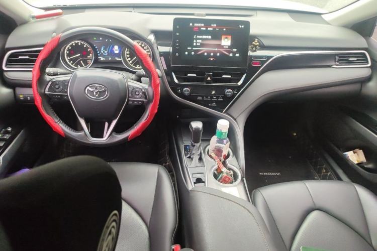 Used Toyota Camry 2023 2.0G Luxury Edition Center Console