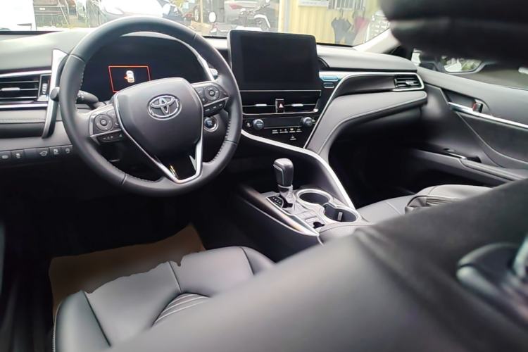 Used Toyota Camry 2023 2.5S Knight Edition Center Console