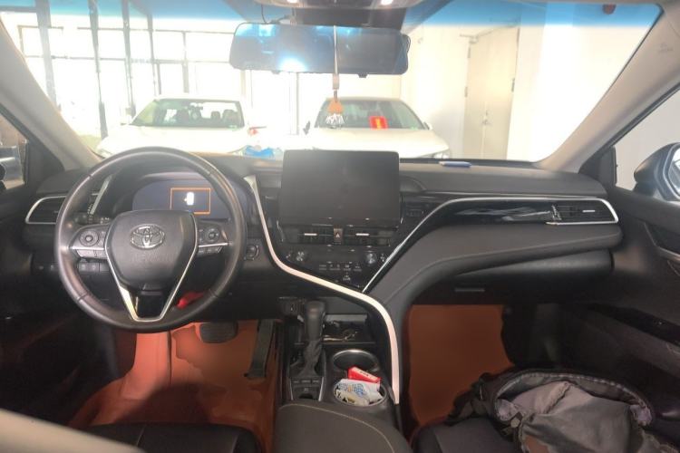 Used Toyota Camry 2023 2.5S Knight Edition Center Console
