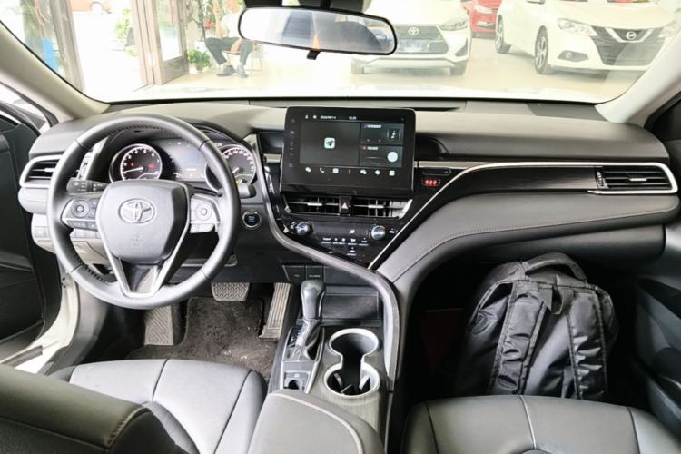Used Toyota Camry 2023 2.0G Luxury Edition Center Console