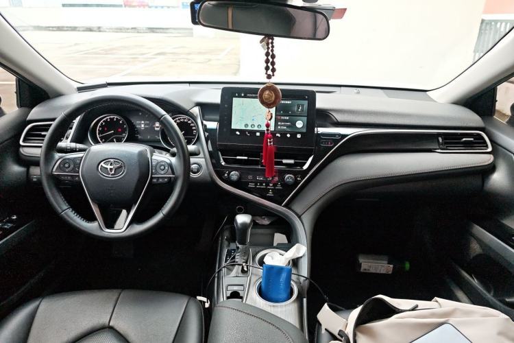 Used Toyota Camry 2023 2.0G Luxury Edition Center Console