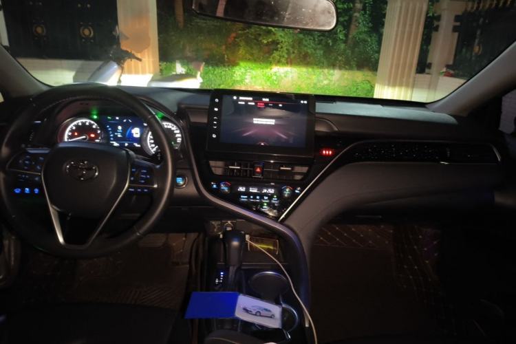 Used Toyota Camry 2023 2.0G Luxury Edition Center Console
