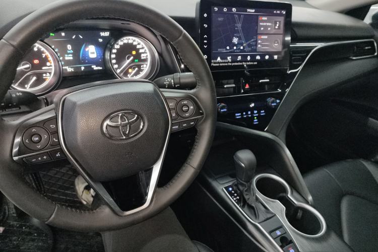 Used Toyota Camry 2023 2.0G Luxury Edition Center Console