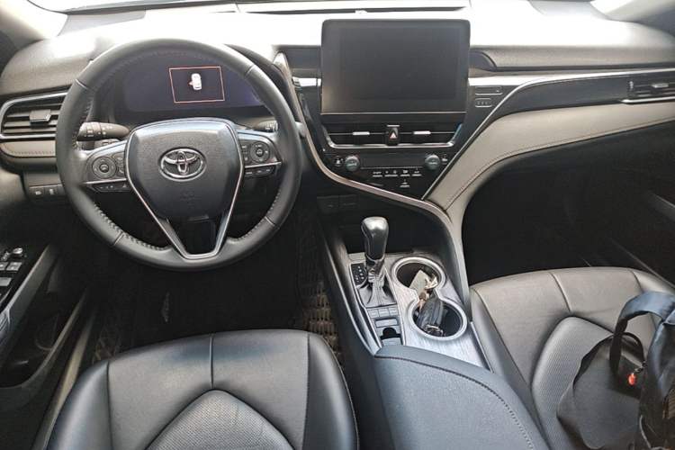 Used Toyota Camry 2023 2.5G Luxury Edition Center Console